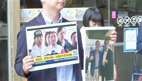 陳世凱指控，國民黨總統參選人侯友宜嘴上說反黑金，背後卻站著收賄一審被判刑的新北市議員周勝考。