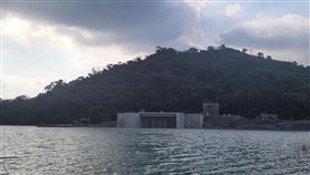 石門水庫阿姆坪防淤隧道功能首度啟用颱風軒嵐諾為北台灣帶來豐沛雨量，北區水資源局4日上午10時也首次(啟)用阿姆坪防淤隧道，以驗證隧道排洪與防淤功能。（北區水資源局提供）中央社記者吳睿騏桃園傳真  111年9月4日