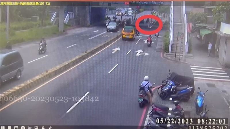 福和橋下路口上班時段禁左轉　她挨罰怒譙