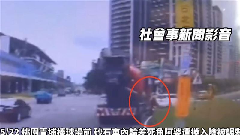 婦人騎車併行預拌車　一右轉…差點被吃了