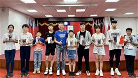 力挺警察　愛爾麗行動支持和台南市刑友會頒發獎學金（業配勿用）