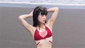 花花近日海邊解放大曬比基尼。（圖／翻攝自花花IG）