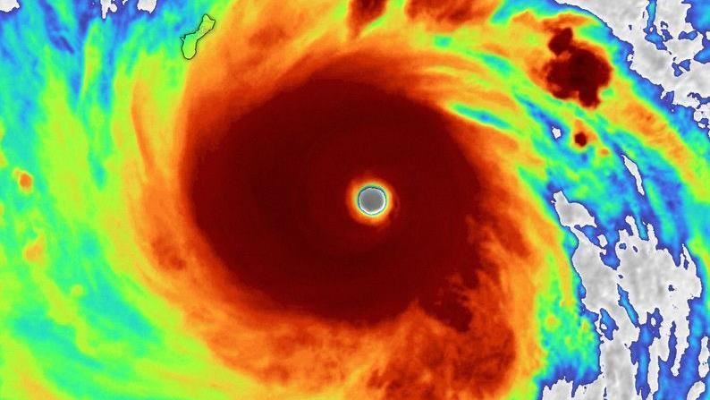 瑪娃已升4級熱帶氣旋　估5級巔峰穿越關島