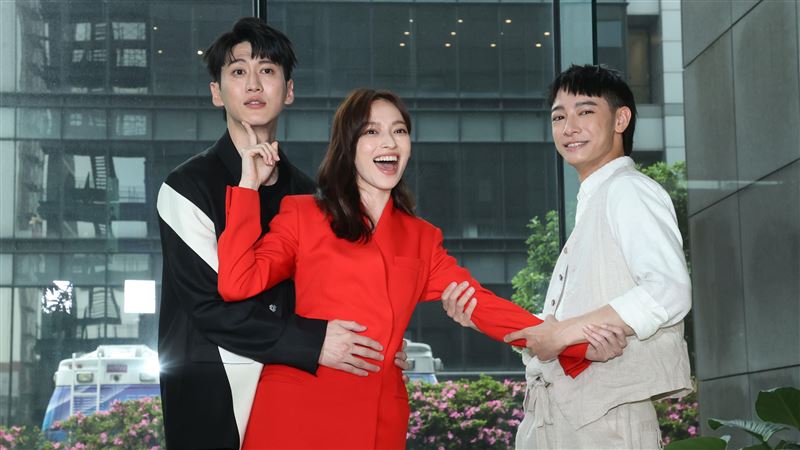 女神姚以緹曾被小8歲弟弟追　改觀姐弟戀