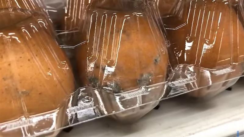 食物發霉一點點能吃？專家曝6後果：快丟