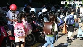 9/1開學日、學生、家長、口罩、小孩、男童、女童、學校、上課（圖／記者邱榮吉攝影