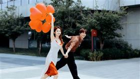 《延禧攻略》的他結婚了！唱紅〈雪落下的聲音〉　情定8年小提琴家女友▲（圖／翻攝自陸虎微博）