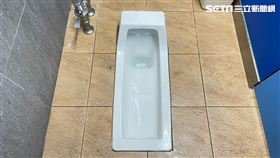 公廁 蹲式馬桶(記者賴俊佑攝影)