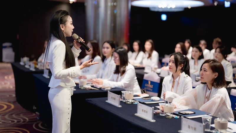 只光靠文字　就能寫出凝聚數百人