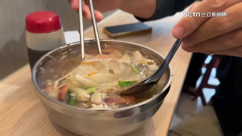 超佛魷魚羹＋10元升級！配料、麵條多一倍