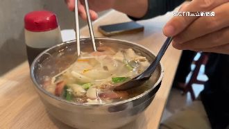 超佛魷魚羹＋10元升級！配料、麵條多一倍