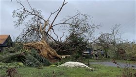 颱風瑪娃肆虐關島（圖／美聯社／達志影像）