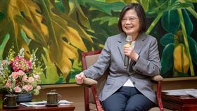 蔡英文總統今（25）日接見「馬偕紀念醫院烏克蘭醫療團」。（圖／總統府提供)