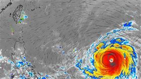 今年最強颱「瑪娃」強度持續增強中。（圖／翻攝自臉書：氣象達人彭啟明）