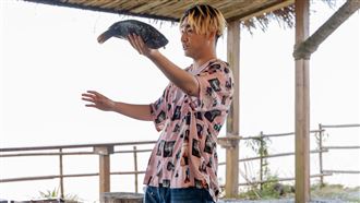 一問三不知　《營業中》鹿希派頻出包