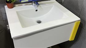 水龍頭「開關竟在地上」　他第一次用驚呆！6千人讚：家裡也想裝。路上觀察學院