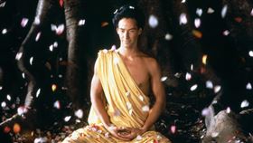 ▲釋迦牟尼在菩提樹下得道。（示意圖／翻攝自「小活佛」電影畫面）