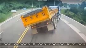 聯結車,寶山,翻覆,（圖／翻攝畫面、翻攝自新竹人有事嗎）