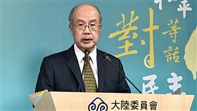 詹志宏：中共間諜法加大風險 赴陸前審慎評估陸委會副主委兼發言人詹志宏4日下午在例行記者會表示，近期中共人大常委會通過修正反間諜法，擴大間諜行為範圍，赴陸風險加大，提醒台人赴陸前做好審慎評估。中央社記者李雅雯攝  112年5月4日