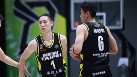 ▲林書緯、楊敬敏半場聯手狂飆7顆三分球。（圖／新北國王提供）