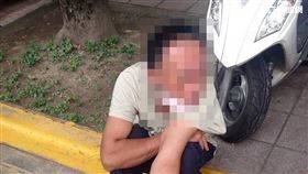 北市黃男前往總統府後方行竊，慘遭憲兵隊營長當場活逮。（圖／翻攝畫面）