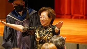 陳淑芳參加母校台藝大畢業典禮。（圖／翻攝自台藝大官網）