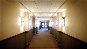 飯店走廊（示意圖／翻攝自Pixabay）