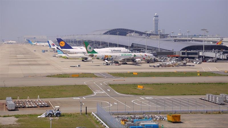 一度緊急狀態！324人班機折返　機鼻凹陷