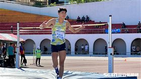 虎尾大學19歲小將葉柏廷，最終以2公尺15擊敗眾人，在國邀賽奪下金牌。（圖／記者蔡厚瑄攝影）
