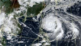 瑪娃颱風開始放慢速度逐漸北轉，增強幅度已經不多，目前最快得等到今深夜至明週二清晨才會發布海上颱風警報。（圖／翻攝自氣象局）