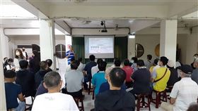 新竹市府於2023年5月25日晚上在孟竹社區進行都更2.0計畫宣導，期望凝聚並整合社區住戶的意見，分階段協助社區逐步完成都市更新。(圖/新竹市政府)