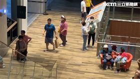 台電因高壓電饋線跳脫，LaLaport及周邊大停電。（圖／翻攝畫面）