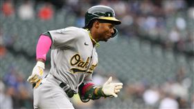 ▲運動家魯易茲目前跑出27次盜壘，有望單季跑出80盜。（圖／路透社／達志影像）