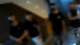蘆洲4名少年在撞球間發生衝突，警方獲報將他們全部帶回。（圖／翻攝畫面）
