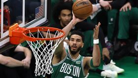 ▲塞爾提克泰坦（Jayson Tatum）首節扭傷腳，依然回歸賽場。（圖／美聯社／達志影像）