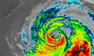 瑪娃龜速暴風圈未觸陸　一圖看最新動向