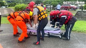 情人灣,少女,國中,阿嬤,捲入海中,軍人