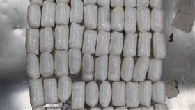 ▲警方、調查局合作查獲竹聯幫明仁會利用航空快遞包裹，走私2.8多公斤安非他命毒品。（圖／翻攝畫面）