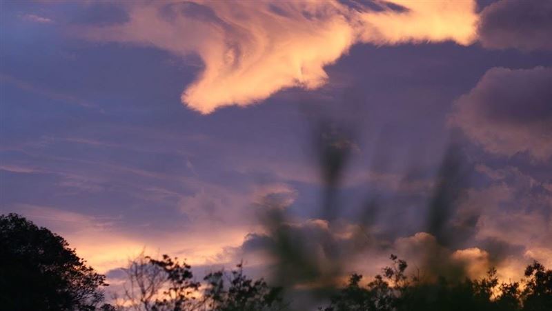 颱風前現「火燒雲、七彩雲」網：仙人下凡
