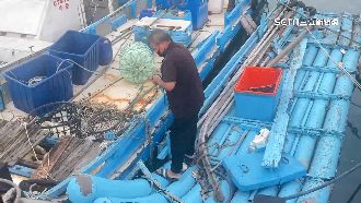 中颱瑪娃進逼！東部掀長浪　漁民綁船戒備