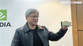 輝達創辦人黃仁勳今（30）日於南港展覽館，進行全球媒體與分析師問答。（圖／記者王翊綺攝）