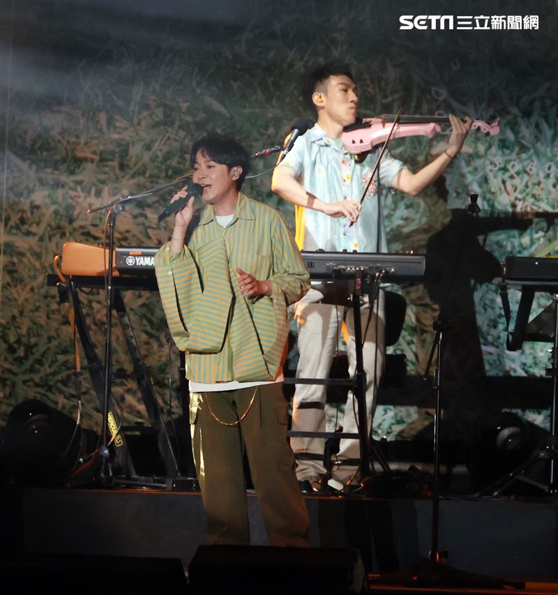 蘇打綠aka魚丁糸「Round 2」一日限定 戶外演唱，睽違6年重回老地方「宣布20週年新計畫」3萬人嗨爆。（圖/記者邱榮吉攝影）