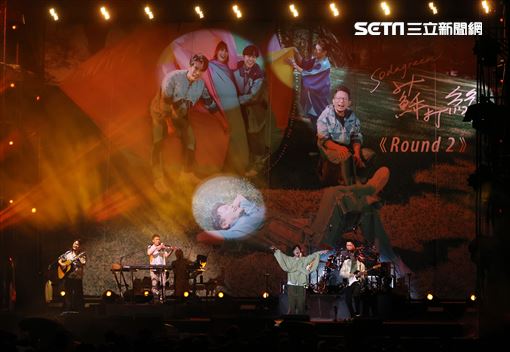 蘇打綠aka魚丁糸「Round 2」一日限定 戶外演唱，睽違6年重回老地方「宣布20週年新計畫」3萬人嗨爆。（圖/記者邱榮吉攝影）