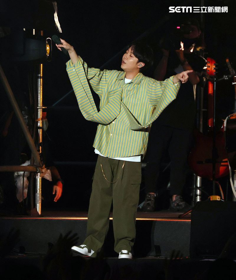 蘇打綠aka魚丁糸「Round 2」一日限定 戶外演唱，睽違6年重回老地方「宣布20週年新計畫」3萬人嗨爆。（圖/記者邱榮吉攝影）