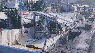 瑪娃襲蘭嶼風雨強　台東漁港巨浪壓毀漁船