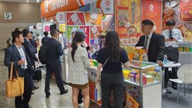 臺灣館開展首日吸引韓國當地買主駐足參觀。（圖／貿協提供）
