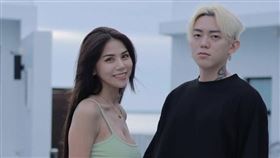 蕾菈曬出放閃照。（圖／翻攝自蕾菈IG）