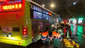 台北,公車,雙腳,擦撞,大都會,客運,