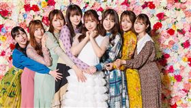 三上悠亞合體七位超大咖的AV女優。（圖／翻攝自一劍浣春秋 臉書）