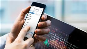 近日美國聯準會(Fed)啟動升息帶動全球債市回落，海外債逢低布局時機湧現，北富銀特別推出「海外債線上快速申購」新功能，投資人無論身處國內或海外，都可透過客戶經理協助配置海外債標的，迅速完成申購，即時掌握獲利契機。（圖／北富銀提供）